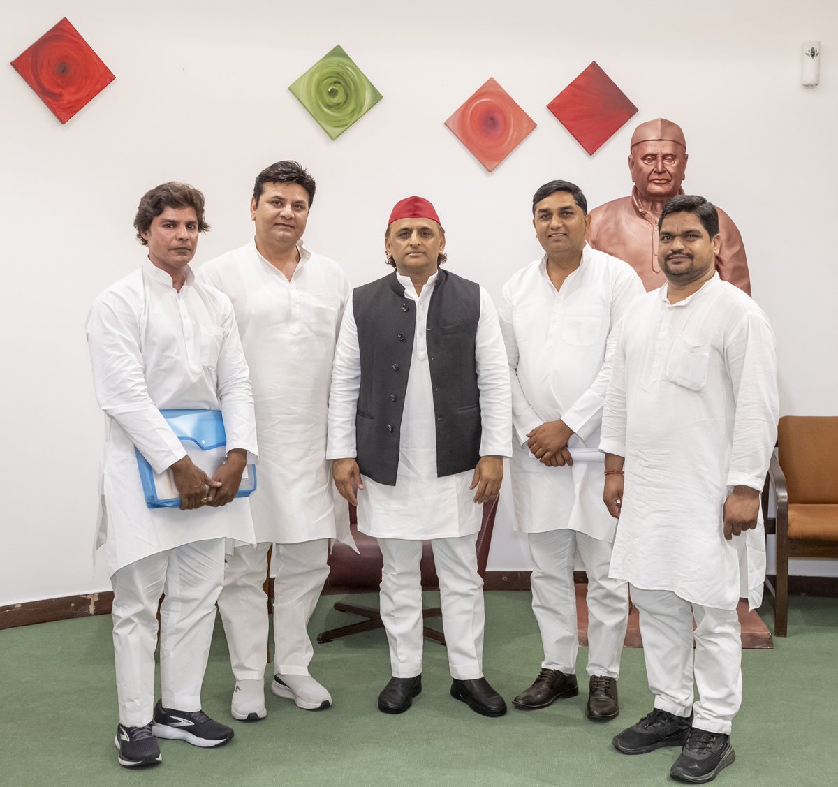 Naina Singh Gurjar (@nainasinghsp) on Twitter photo श्री नीरज पाल गुर्जर जी ने कल राष्ट्रीय अध्यक्ष माननीय अखिलेश यादव जी से लखनऊ पार्टी कार्यालय पर मुलाक़ात की.
<a href="/yadavakhilesh/">Akhilesh Yadav</a> श्री नीरज पाल गुर्जर जी ने कल राष्ट्रीय अध्यक्ष माननीय अखिलेश यादव जी से लखनऊ पार्टी कार्यालय पर मुलाक़ात की.
<a href="/yadavakhilesh/">Akhilesh Yadav</a>