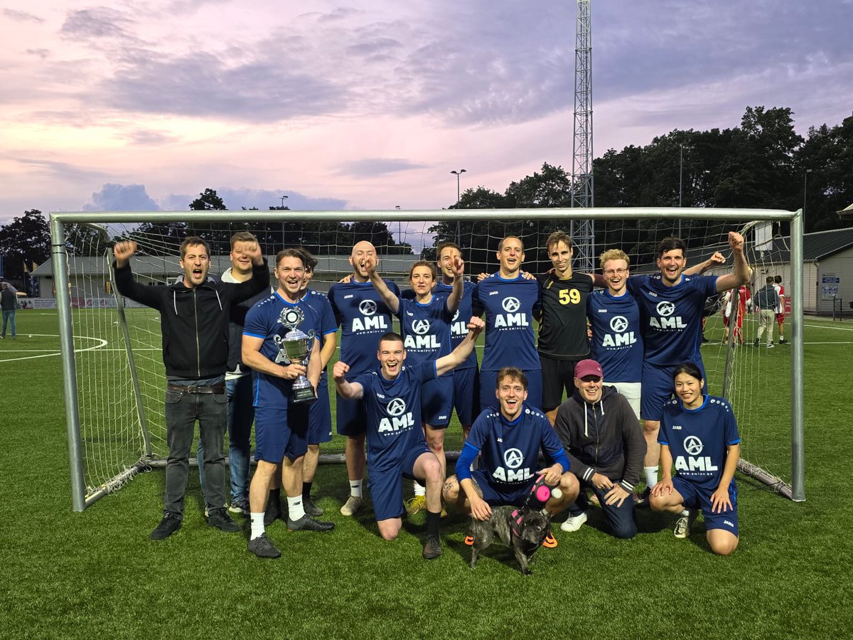 🔥⚽ 8ste #FORWARDCup … AML kroont zich tot winnaar van de 8ste editie van de FORWARD Cup!
Met dank aan #DinGave22 &amp; #vandoosselaereadvocaten #customssupport #bdobelgium #vanbredamarine #sscconsolidation #kinay #Netwerken #Teambuilding #Teamspirit #Voetbal #YoungFORWARDBelgium