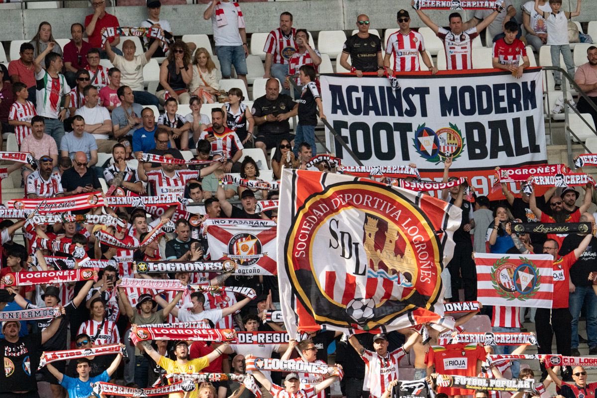 Segunda Federación (@segunda_rfef_) on Twitter photo 🛠️🔴 LA SD LOGROÑÉS EN BUSCA DE QUE ESTE SEA SU AÑO ⚒️🔴
😟 A un pasito de ascender se ha quedado la <a href="/SDLogrones/">SD Logroñés</a> esta temporada.
🥉 Buscarán volver a la categoría de bronce lo antes posible.
😍 Espectacular la afición que merece sin duda ese ansiado ascenso
#SegundaFederación 🛠️🔴 LA SD LOGROÑÉS EN BUSCA DE QUE ESTE SEA SU AÑO ⚒️🔴
😟 A un pasito de ascender se ha quedado la <a href="/SDLogrones/">SD Logroñés</a> esta temporada.
🥉 Buscarán volver a la categoría de bronce lo antes posible.
😍 Espectacular la afición que merece sin duda ese ansiado ascenso
#SegundaFederación