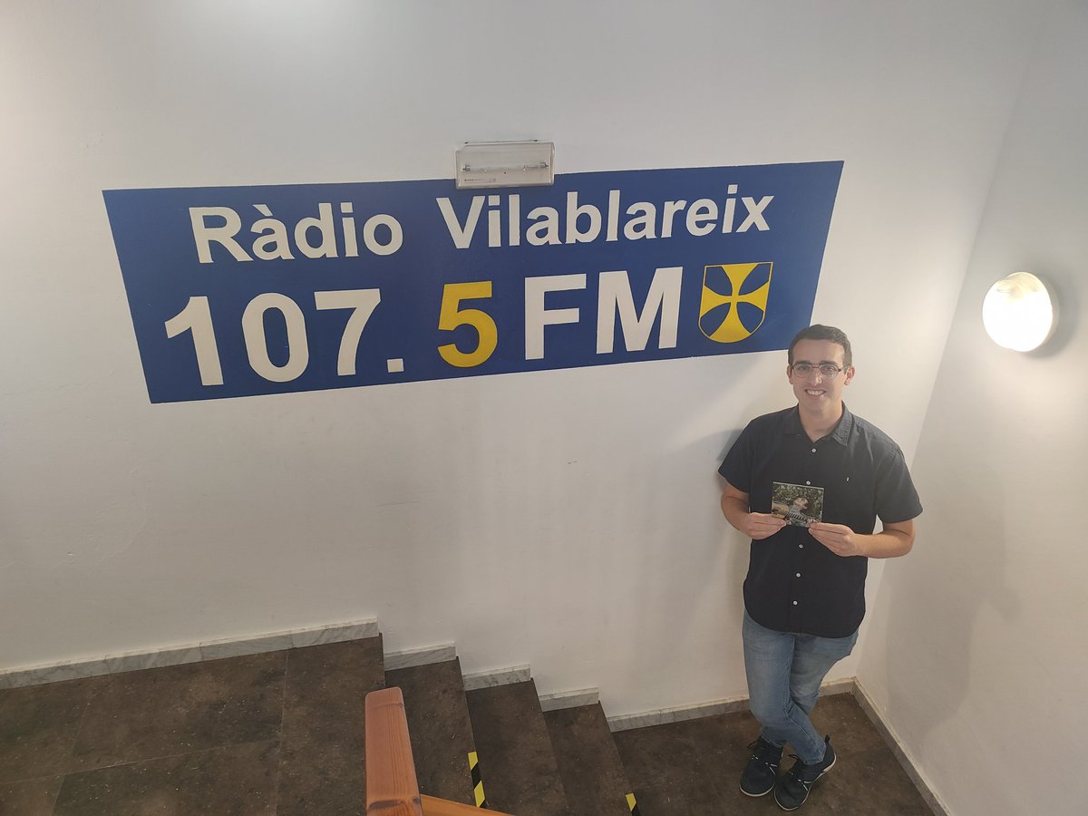 Bon dia! Avui, a les 12 h, entrevistem Marcel Torres. Ens presentarà el seu treball discogràfic "Batecs de sorra i sal" 107.5 FM 📻 (Girona)