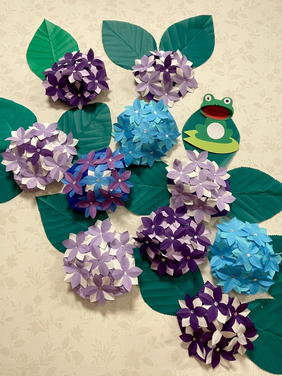 あじさい
アジサイ
紫陽花…本日のお仕事無事終了♪

#今月の壁画  #あじさいの日