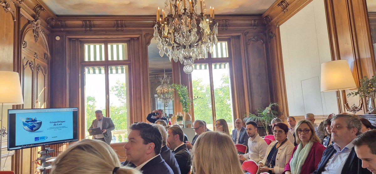 jmseronie's tweet image. Ce matin petit déjeuner @cniel @FNIL75 @ReseauFnpl @FNSEA géopolitique du lait
La ministre reprend les évolutions législatives et réglementaires , les aides , le nutiscore .... En ouverture d une table ronde qui devrait elle s intéresser au monde et ouvrir des perspectives !