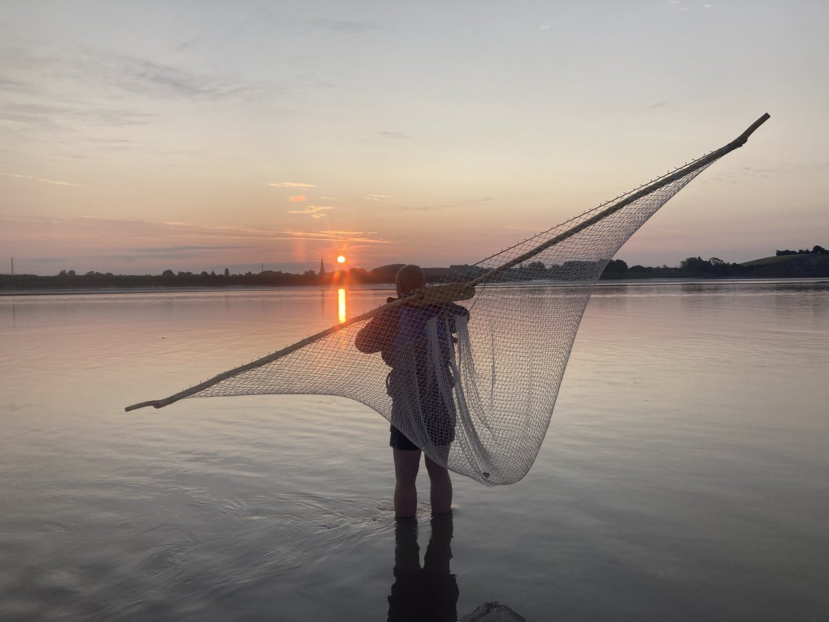 severnpiscator's tweet image. There is no better way to start the day than some early morning lave netting in the Severn estuary. Photo of @MattyH02 enjoying the sunrise.