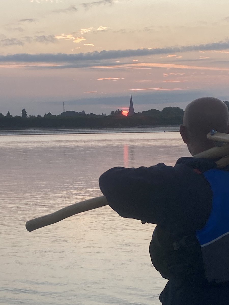 severnpiscator's tweet image. There is no better way to start the day than some early morning lave netting in the Severn estuary. Photo of @MattyH02 enjoying the sunrise.