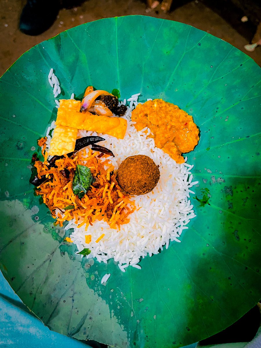 නෙළුම් කොළේ බත් දන්සැල .මාරම රසක් ..
#SriLanka  #PosonPoya