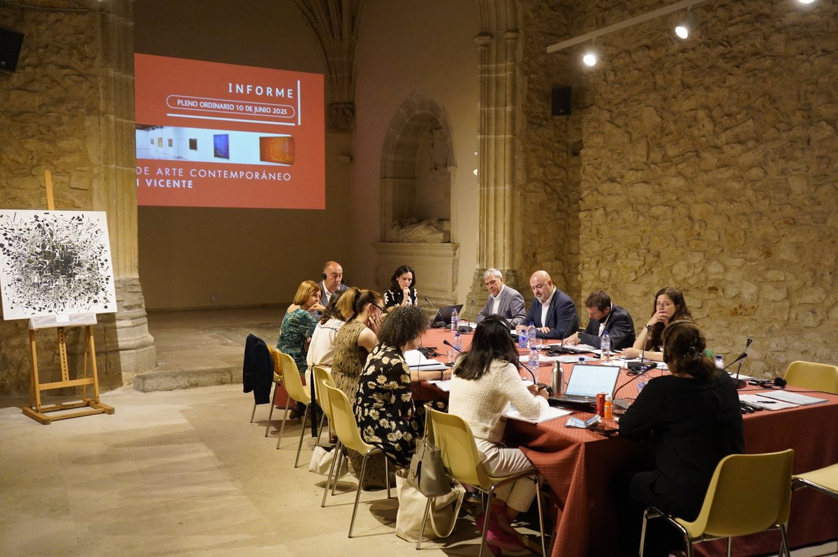 MuseoEVicente's tweet photo. La capilla del Museo de Arte Contemporáneo Esteban Vicente acogió ayer la sesión ordinaria del Pleno de su Consorcio
más información: 

https://t.co/DsUYB1UbM9
@dipusg https://t.co/aWQSvJp8ZL
