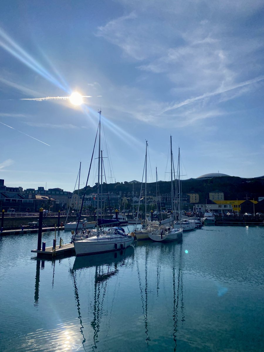 A beautiful start to the day in <a href="/StHelierJsy/">Parish of St Helier</a> Today’s top temperature  28°C 😎