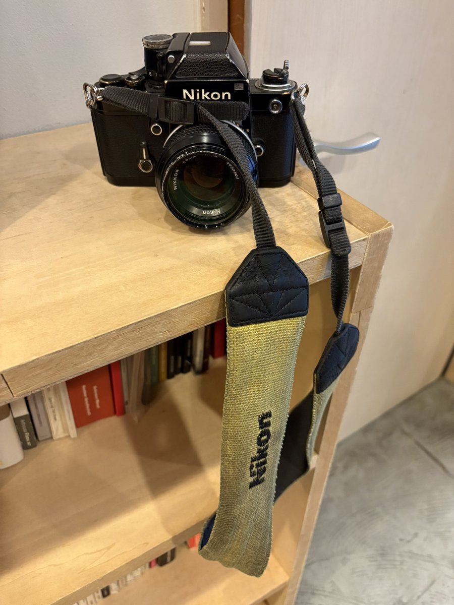 しっとり雨降るなか、傘も差さずに鈴木育郎ふらりと新作を持って立ち寄り。相変わらず良いです。枯れてませんよこの男は。
#ikurosuzuki 
#鈴木育郎