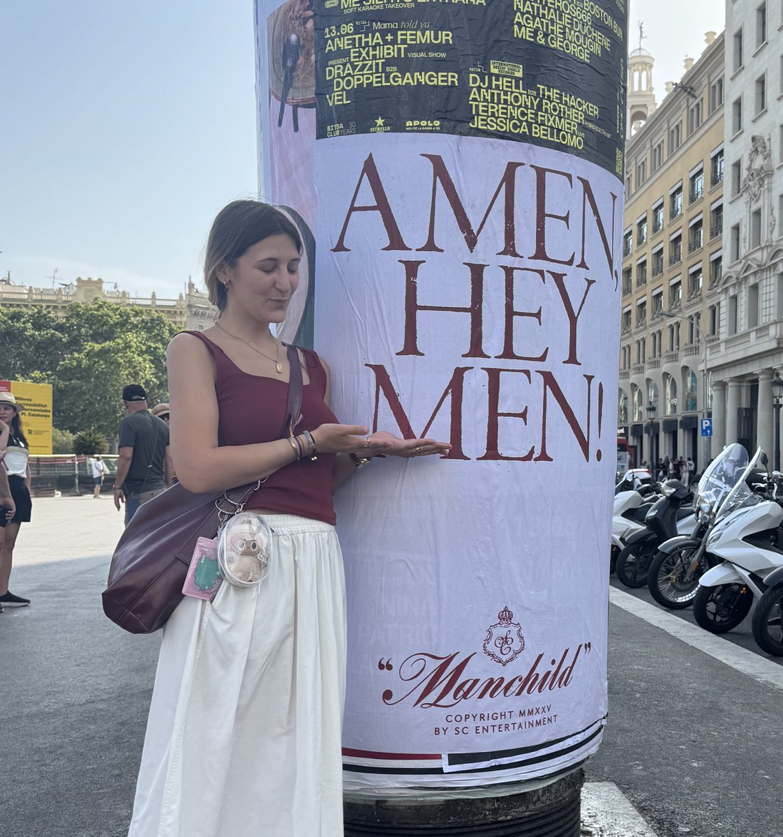 swiftxcatcher's tweet image. Amen, hey men! Spot in Barcelona @TeamSabrina @SabrinaAnnLynn #sabrinacarptener