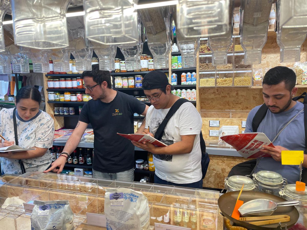 CNLVallèsOccidental3 (@cnlvo3) on Twitter photo Aquest dimarts, una quinzena d'alumnes de nivell bàsic han visitat el <a href="/mercat11set/">mercat11setembre</a> per fer-hi una gimcana per les parades col·laboradores del <a href="/vxlcat/">Voluntariat per la llengua</a>. La pràctica de català en un context real complementa l'aprenentatge de l'aula. #ProvemHoEnCatala Aquest dimarts, una quinzena d'alumnes de nivell bàsic han visitat el <a href="/mercat11set/">mercat11setembre</a> per fer-hi una gimcana per les parades col·laboradores del <a href="/vxlcat/">Voluntariat per la llengua</a>. La pràctica de català en un context real complementa l'aprenentatge de l'aula. #ProvemHoEnCatala