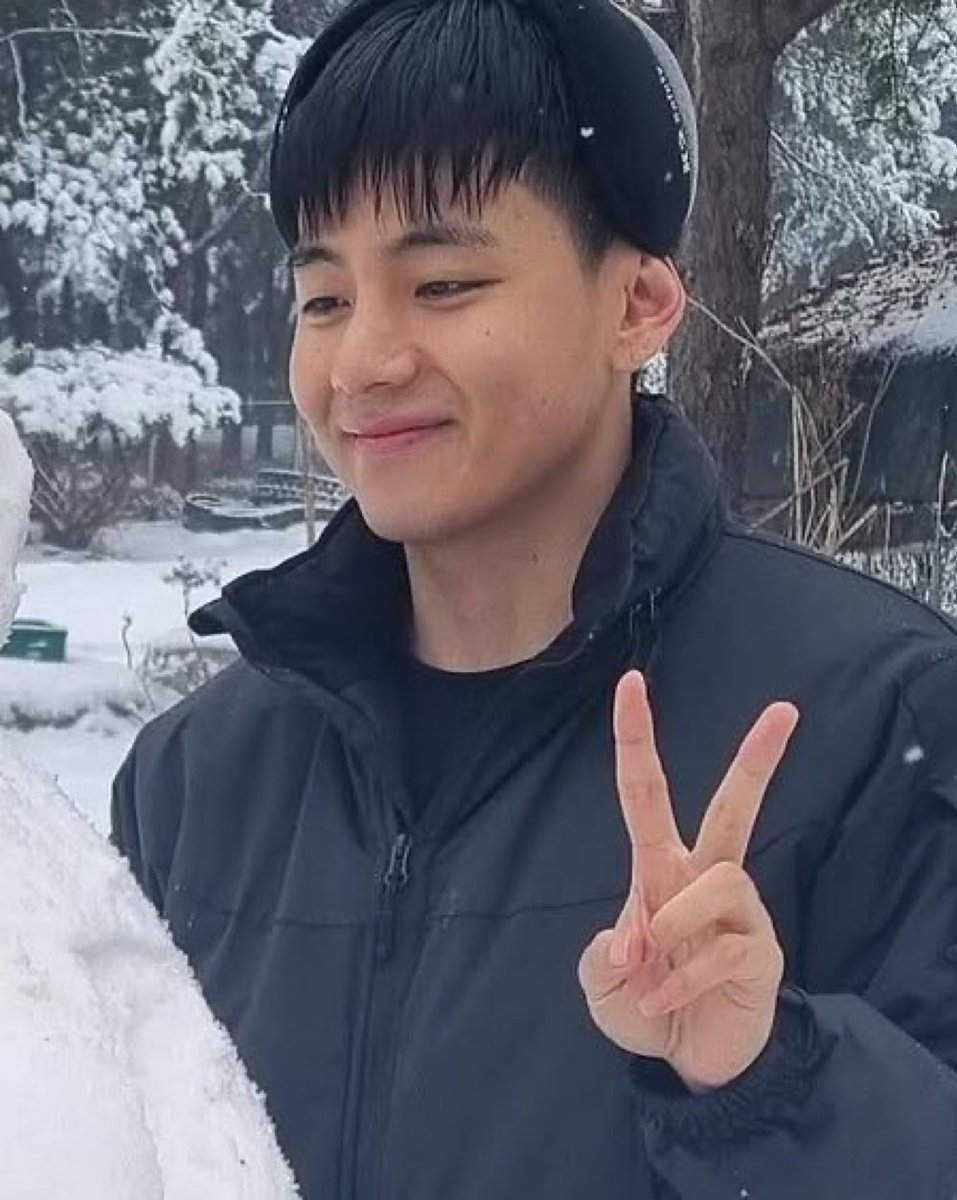 눈사람 만들고 브이하고 사진찍는 뷔 실존..