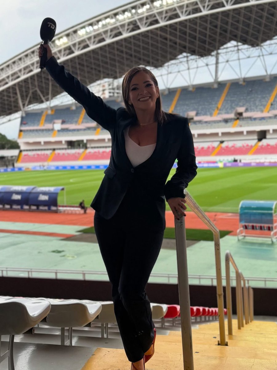 AMANDO SU TRABAJO 🎤

La bella periodista de deportes #GabrielaJimenez aseguró en sus redes que ama el trabajo que realiza y más cuando se trata de partidos de fútbol de nuestra selección nacional.

❤️‍🔥 amo trabajar en partidos de la sele 🇨🇷 
👉🏽#laronchacr