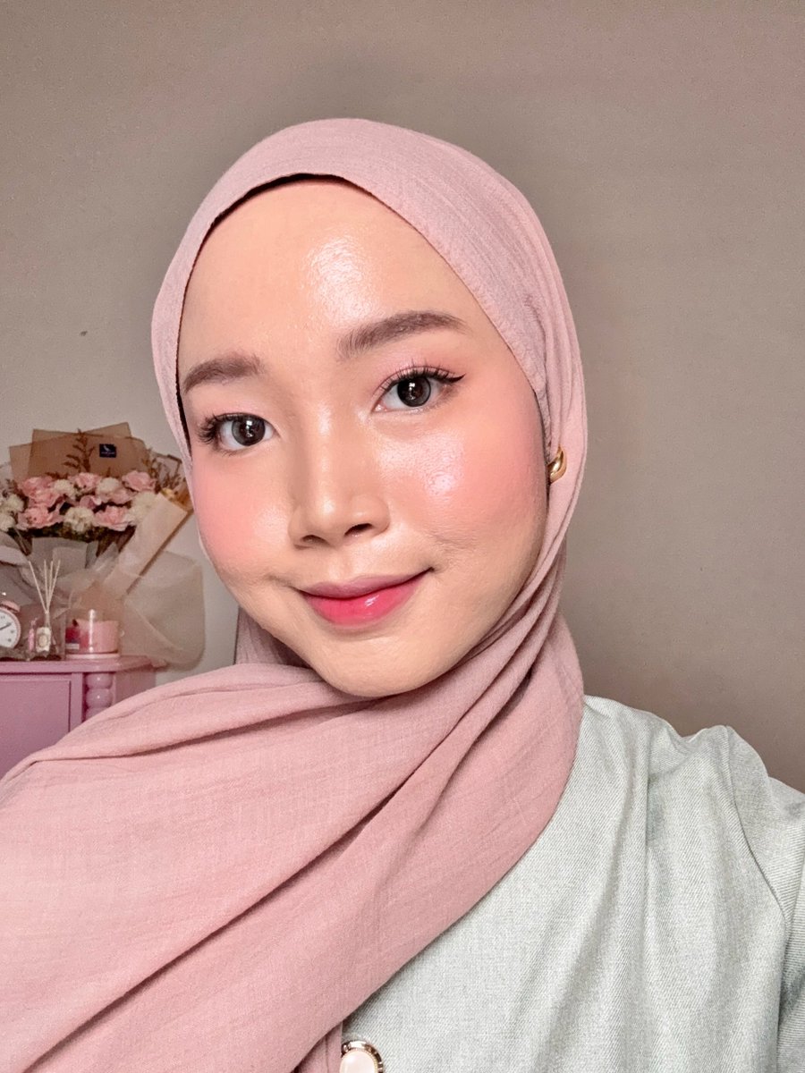 finally kalau bikin alis sekarang gapernah ngeblock lagi atau ketebelan hasil alisnya...

buat pemula yang masih kesusahan bikin alis bisa simak thread ini super duper gampang 👌🏻

ASLI BIKIN MAKEUP JADI CAKEP 🫠🫵🏻