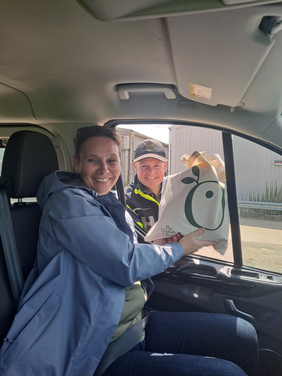 Great to host Notts Uni Agrics <a href="/UoNBiosciences/">UoNBiosciences</a> and <a href="/HannahVCooper/">Hannah Cooper</a> to the farm yesterday, discussing peas, potatoes, mustard, environment, diversification, profitability 8 sustainability.