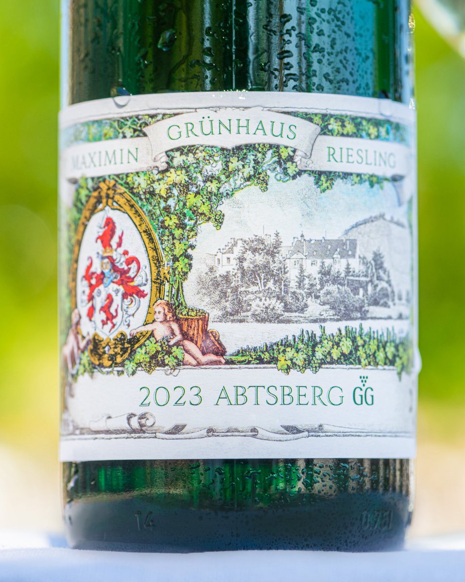 vilaviniteca's tweet photo. Maximin Grünhaus Abtsberg Grosses Gewächs 2023 es un gran Riesling en una de las mejores cosechas de la bodega, con una magnífica estructura y longevidad. Gran frescura y precisión, en equilibrio con la fruta. Disponibilidad limitadísima. #vinodeldía https://t.co/OceI387qkQ https://t.co/g4Gm3Vbnj9