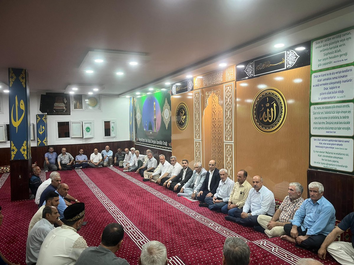 Aralarında tatsız bir olay geçen hemşehrilerimiz Çelikay ve Şahin aileleri arasındaki küskünlüğü kaldırdık. Emeği geçen her iki aile büyüklerine ve Gaziantep Suruçlular Sosyal Yardımlaşma ve Dayanışma Derneğimize teşekkür ediyoruz.
#Gaziantep 
#Suruç
#Şanlıurfa