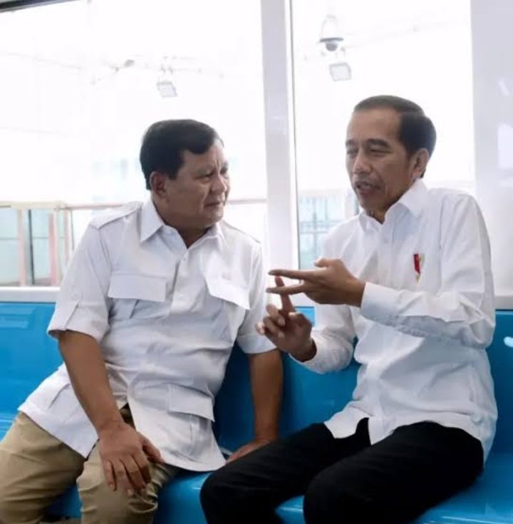 PartaiSocmed's tweet photo. Pak @prabowo menyadari bahwa gencarnya serangan dan fitnah yg diterima oleh Pak @jokowi sekarang ini disebabkan justru karena beliau menunaikan Perjanjian Batutulis, yg dikhianati Megawati. https://t.co/3uZFMpCXGJ