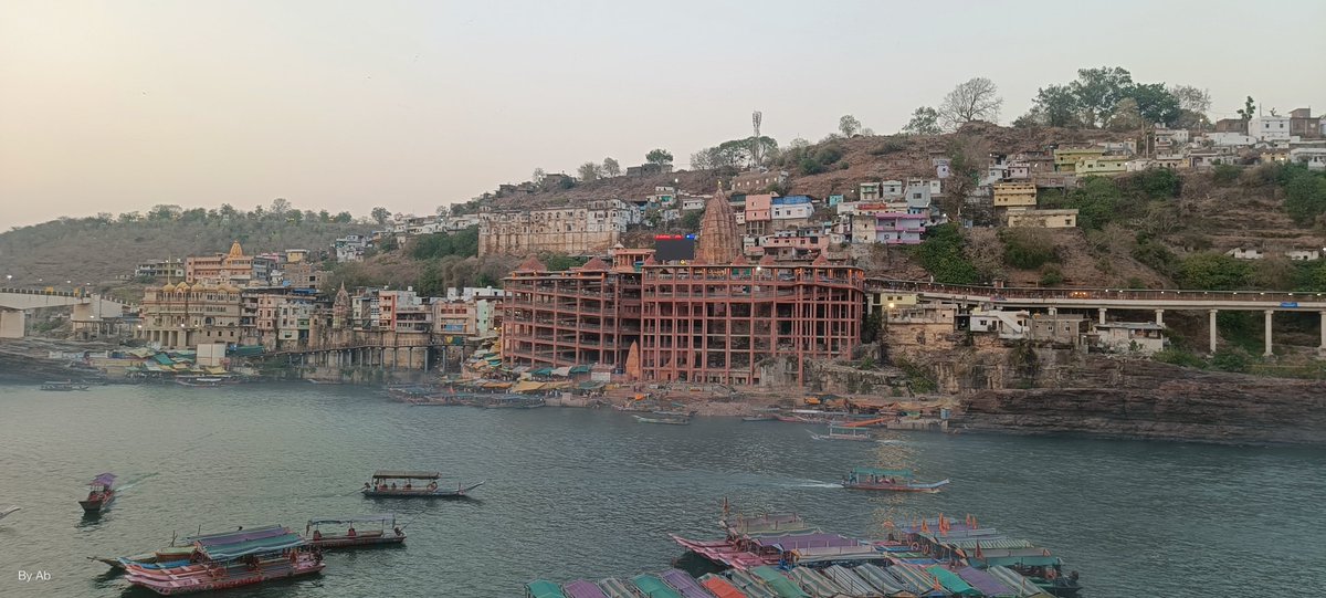 ajjub007's tweet photo. Morning serenity at Omkareshwar Jyotirlinga 🌄
The Narmada flows with blessings and calm energy
📍 Madhya Pradesh
#Omkareshwar #TempleVlogger #TravelSoulAB 
https://t.co/GWrvTqE5BN https://t.co/xcbOZt2SMF