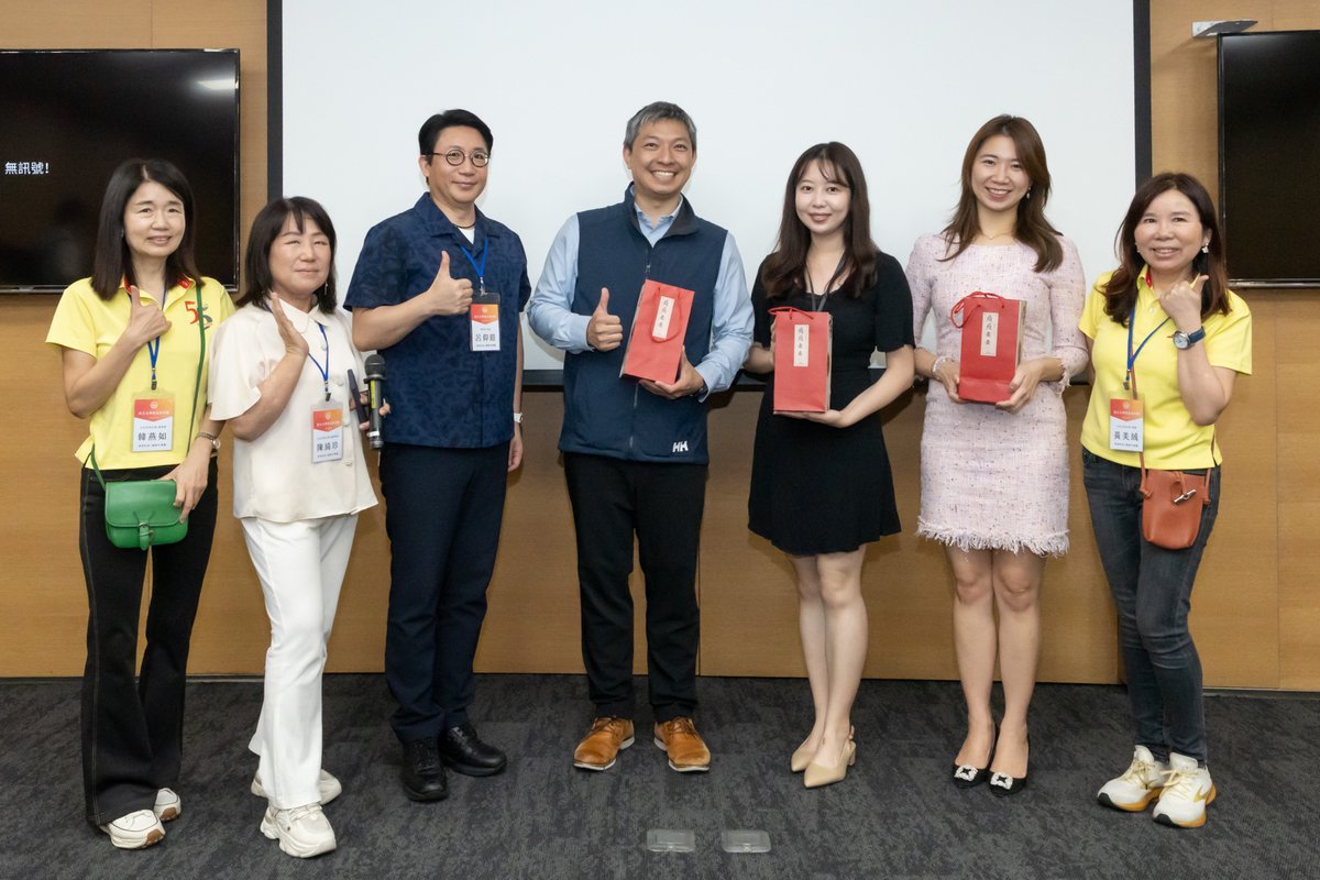 We welcomed Tamkang University alumni for an immersive technology tour. From an all-electric spin aboard the MODEL T bus to an interactive journey through our showroom’s latest breakthroughs, guests experienced the full breadth of our R&amp;D in action.