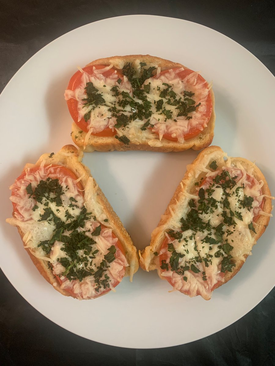 CapricornBlood's tweet photo. Celebrating PIZZA MARGHERITA DAY by making the recipe on garlic toast!
🍕 🧄 🍞 😋
#pizzamargheritaday #margheritapizza #pizza #margherita #pizzalover #italianfood #garlictoast #cooking #baking #homemade https://t.co/6vqt0eHs4j