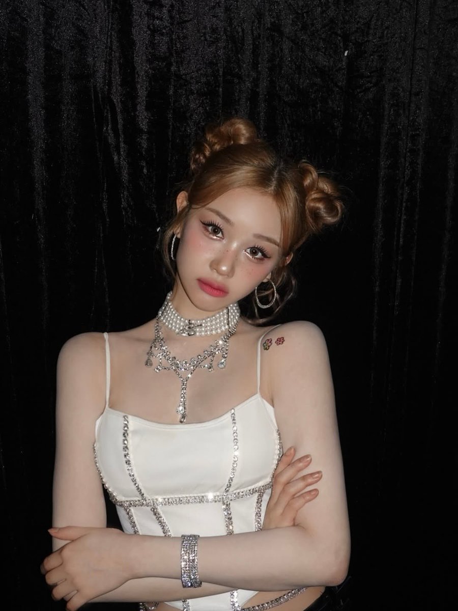Phariyours's tweet photo. Both are pretty 🥹she always looks so Gorgeous and flawless in every style she tried #PHARITA https://t.co/vIIz49YRHW