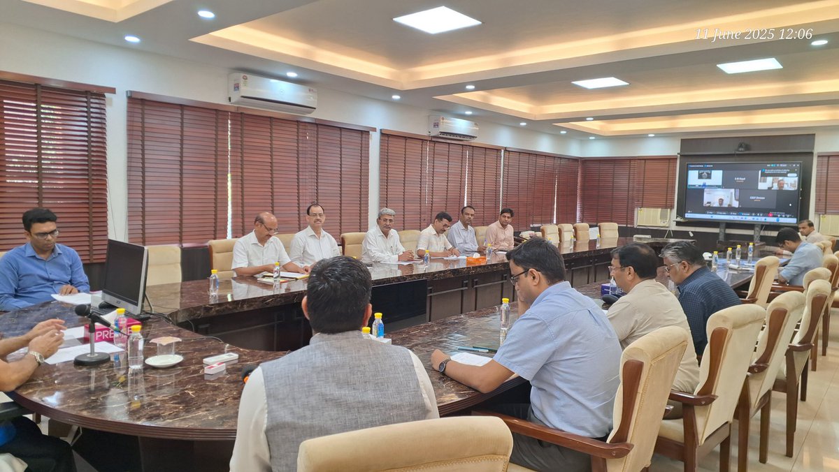 आज दिनांक 11/06/2025 को  केंद्रीय वस्तु एवं सेवा कर आयुक्तालय , मेरठ द्वारा हिन्दी की तिमाही बैठक का आयोजन किया गया। बैठक की अध्यक्षता डॉ प्रेम वर्मा, प्रधान आयुक्त द्वारा की गई । बैठक में हिन्दी को काम-काज की भाषा के रूप में बढावा देने के लिए सुझाव साझा किए गए।