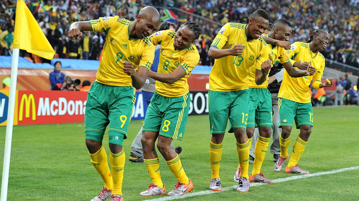 garistengah_id's tweet image. ON THIS DAY!

15 tahun yang lalu, Piala Dunia 2010 Afrika Selatan dimulai, perdana di tanah Afrika.

Dari vuvuzela yang memekingkan telinga, shakira dengan goyang waka-waka, handball suarez di akhir laga, hingga tebakan Paul si gurita.

Momen apa yang paling memorable buatmu?