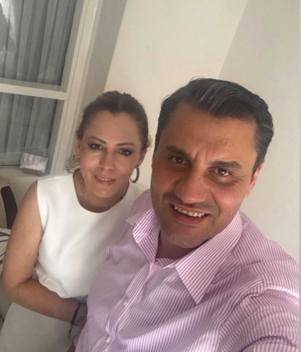 Nurcan Zeyrek, eşi Ferdi Zeyrek'le birlikte çekildikleri son fotoğrafı paylaştı.  

"Bayram sabahı nasıl da mutluyduk... Nereden bilecektim son fotoğrafımızı çektiğini kalbim."