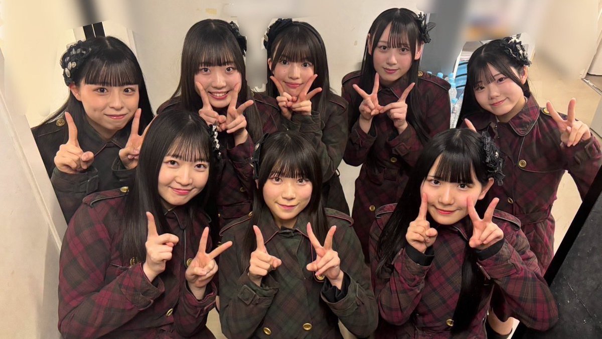 kaimotoki's tweet photo. 2025.05.24SKE48「制服の芽」公演を観覧した。12期生が揃い立った「制服の芽」公演。すでに昇格したメンバー、まだ研究生であるメンバー、立場は違っても、ステージに立つその瞬間、飛び抜けてがむしゃらな少女たちはみな等しく最高に凛々しい。（画像は“12期ポーズ”できめる12期生たち） https://t.co/YpKGBweIsW