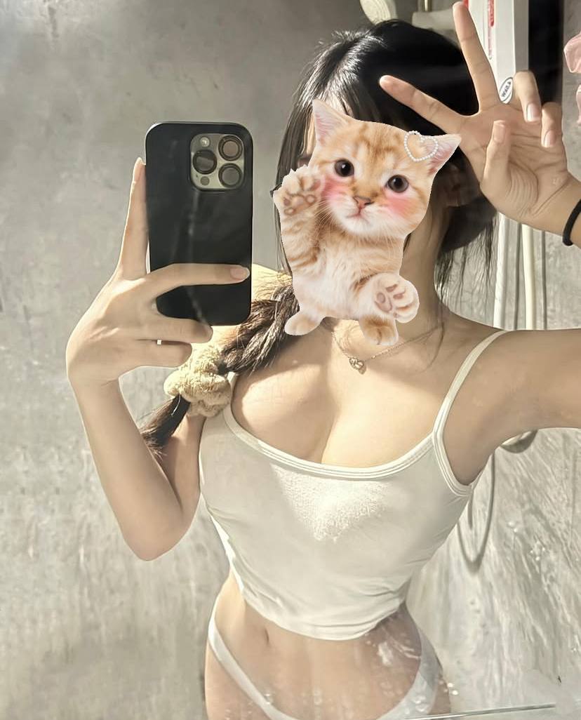 我做不来好人，也不敢做坏人，只想做你的心上人

#新加坡约炮 #马来西亚约炮