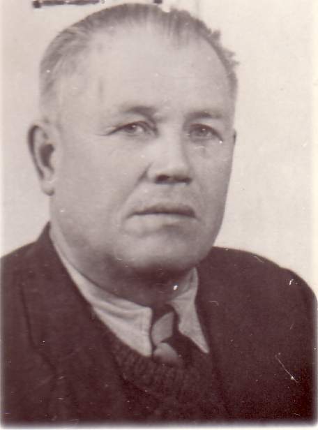 01.07.1942|Antoni Bielas was arrested by the German functionaries in Częstochowa. In January 1943 he was transferred to #Majdanek &amp; registered as prisoner no. 9142. He remained at the camp until his evacuation to Gross-Rosen in April 1944 &amp; then to Mauthausen-Gusen. He survived.