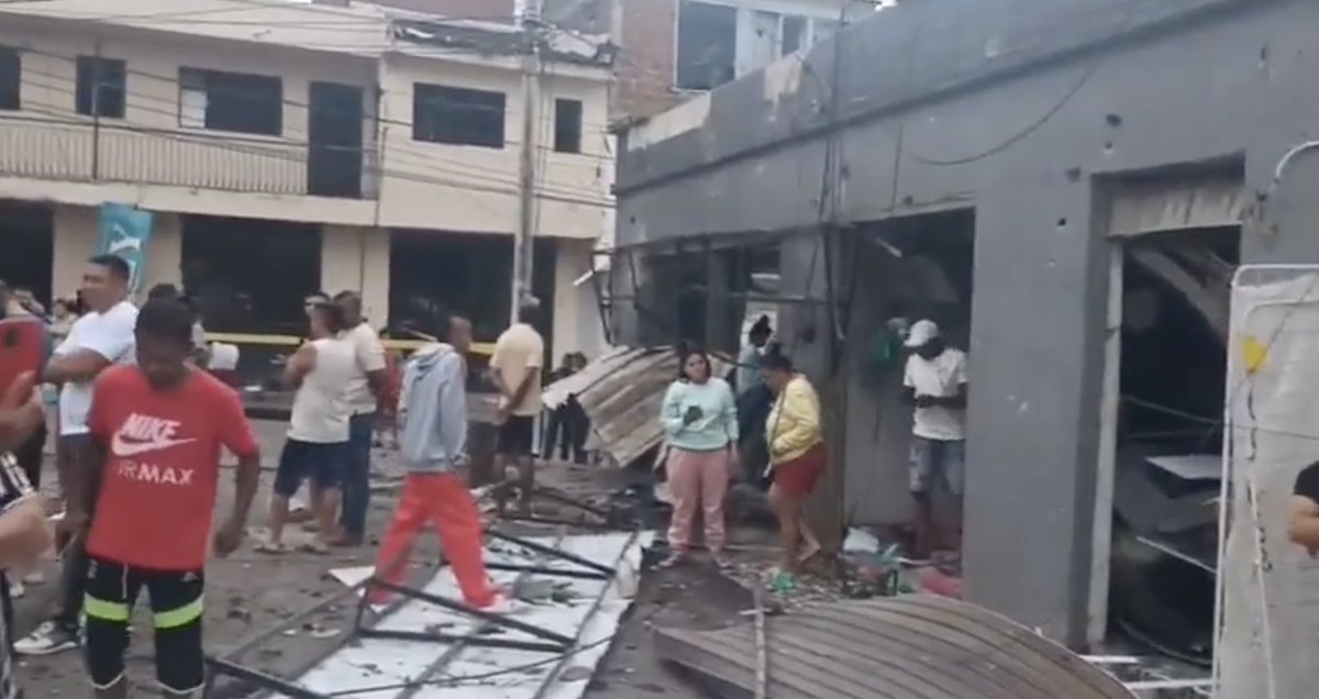 TracTerrorism's tweet image. Suspected Revolutionary Armed Forces of Colombia (#FARC)-EMC (Estado Mayor Central) Militants Conducted Approx. 24 #Bombings (#IEDs &amp;amp; #VBIEDs) Across #Cali, #Corinto, #Jamundí, &amp;amp; #Guachinte, Central Cauca, #Colombia
Read more: trackingterrorism.org/chatter/suspec…