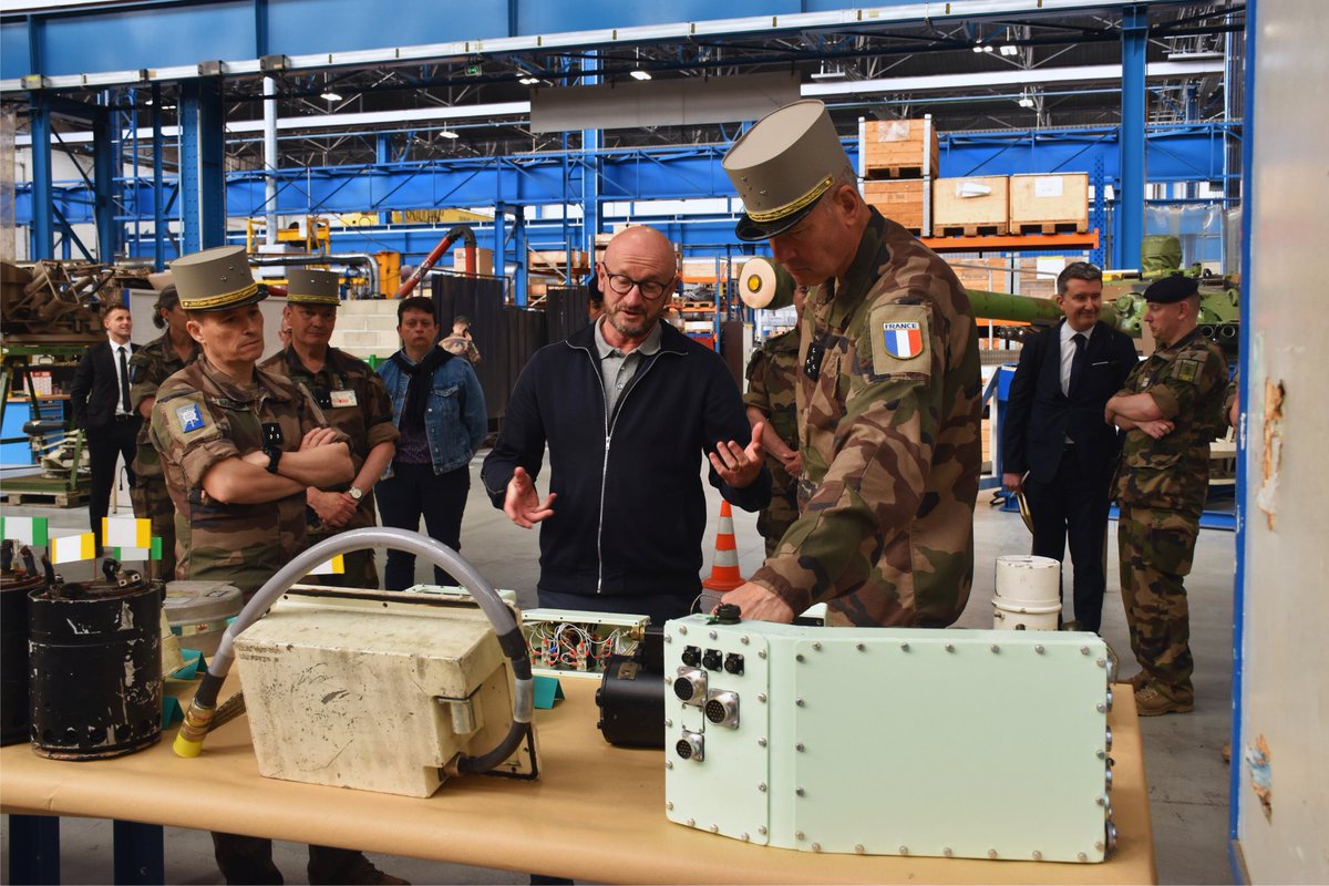 SMITer (@em_smiter) on Twitter photo À Gien, le SMITer a montré au <a href="/CEMAT_FR/">Chef d'état-major de l'armée de Terre</a> qu’il anticipe, innove et agit.
Maintenance, robotique, logistique, régénération des matériels...
Les 12e, 13e et 14e BSMAT ont démontré leur savoir-faire au ❤️ des opérations.
🔗 linkedin.com/feed/update/ur…
#Ambition2030 #MaintenanceTerrestre À Gien, le SMITer a montré au <a href="/CEMAT_FR/">Chef d'état-major de l'armée de Terre</a> qu’il anticipe, innove et agit.
Maintenance, robotique, logistique, régénération des matériels...
Les 12e, 13e et 14e BSMAT ont démontré leur savoir-faire au ❤️ des opérations.
🔗 linkedin.com/feed/update/ur…
#Ambition2030 #MaintenanceTerrestre
