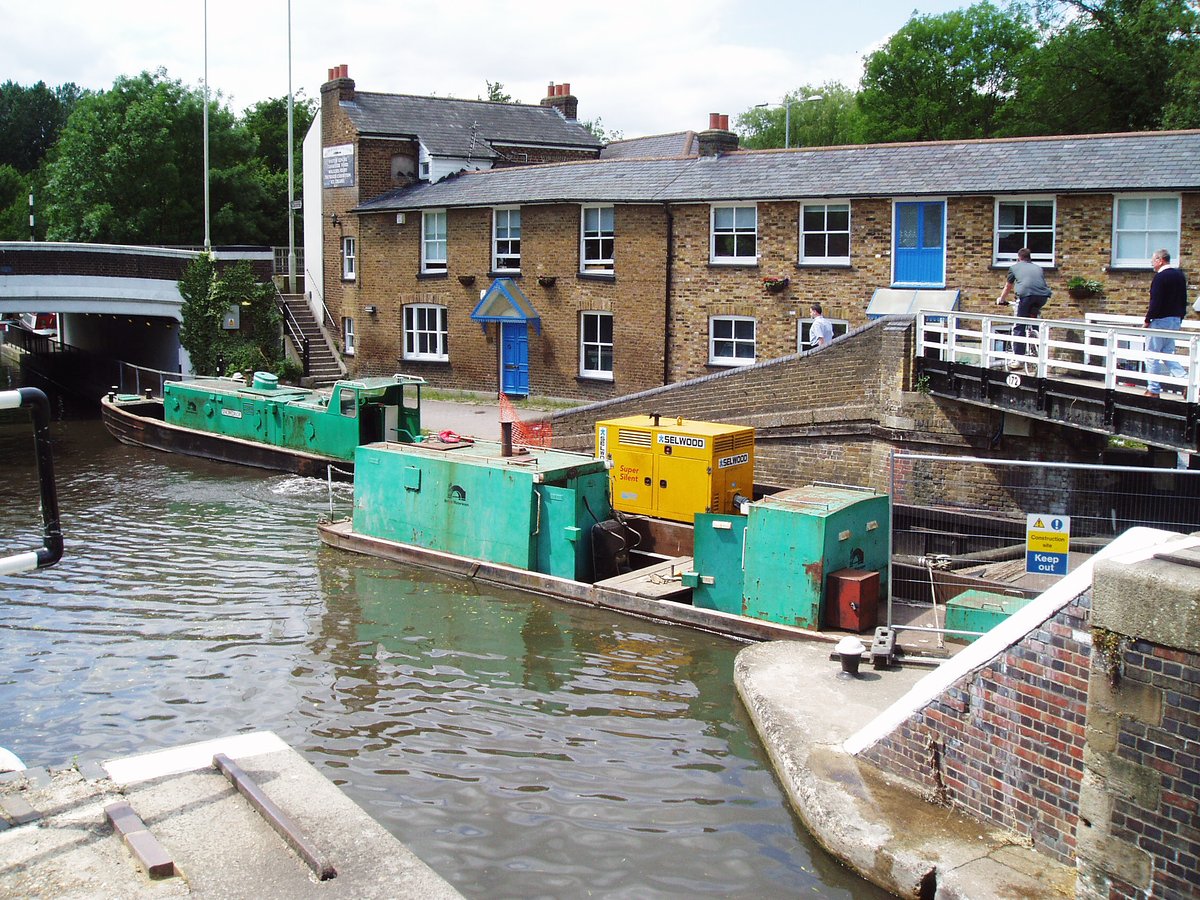 retired_tom's tweet photo. My photos from #June 2005

Unusual #Summer #Stoppage #Gate #Replacements

#CanalRiverTrust #GrandUnionCanal #Batchworth #Bridge #ChessLock #Lock #NarrowBoat 

#Canals &amp; #Waterways can provide #Peace &amp; #calm for your own #Wellbeing #Lifesbetterbywater #KeepCanalsAlive https://t.co/2ILOSvZJLx