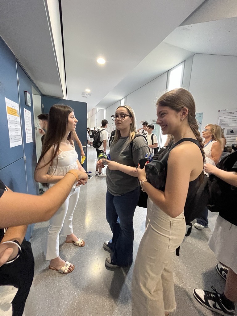 carmelitestgn's tweet image. #ADMTWC #POSTC preparats, llestos, ja! A per les PAU! #femPAU #viucamelites #aprenemfent