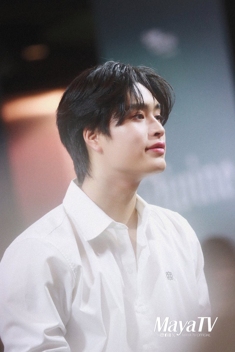 mayaonline2002's tweet photo. ✨️ เจมีไนน์ นรวิชญ์ #Gemini_NT กับบทบาท CEO แบรนด์ DIVINE เปิดตัวป๊อปอัพสโตร์เป็นครั้งแรกที่สยามเซ็นเตอร์ ชั้น  G #DIVINExSiamCenter

Interview📽 https://t.co/yyEbTlW871

พร้อมให้สัมภาษณ์ถึงการเติบโตและอนาคต Divine กับวิสัยทัศน์ที่น่าจับตามอง นอกจากนี้ยังเผยว่าแฟนๆ คือแพสชั่นในการทำงานวงการบันเทิงที่เขาอยากทำให้ให้ทุกคนมีความสุข💕 

DIVINE X SIAM CENTER 1ST POP UP

#DivineOfficial
#DivinebyGemini
#เจมีไนน์ #เจมีไนน์นรวิชญ์