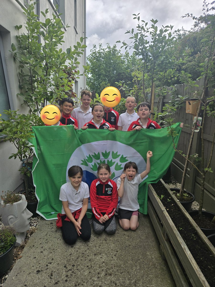 An coiste glas lenár mbrat glas nua 🎉🏡👨‍🌾