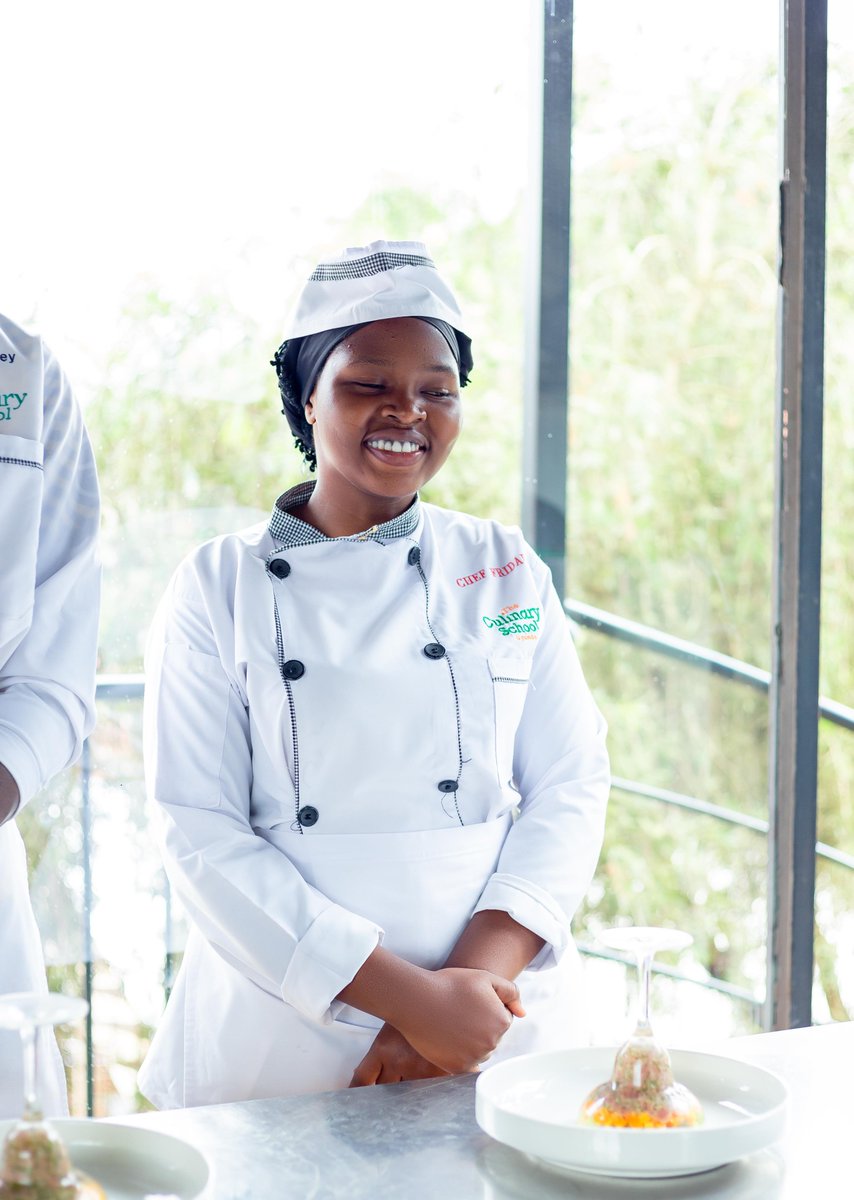 thechefhenry's tweet image. 🔥 Did you know improper handling of raw meat can lead to harmful bacteria? Always wash your cutting board after contact! 🧼 Elevate your kitchen safety skills today! #FoodSafety #CookingSkills #CulinaryEducation