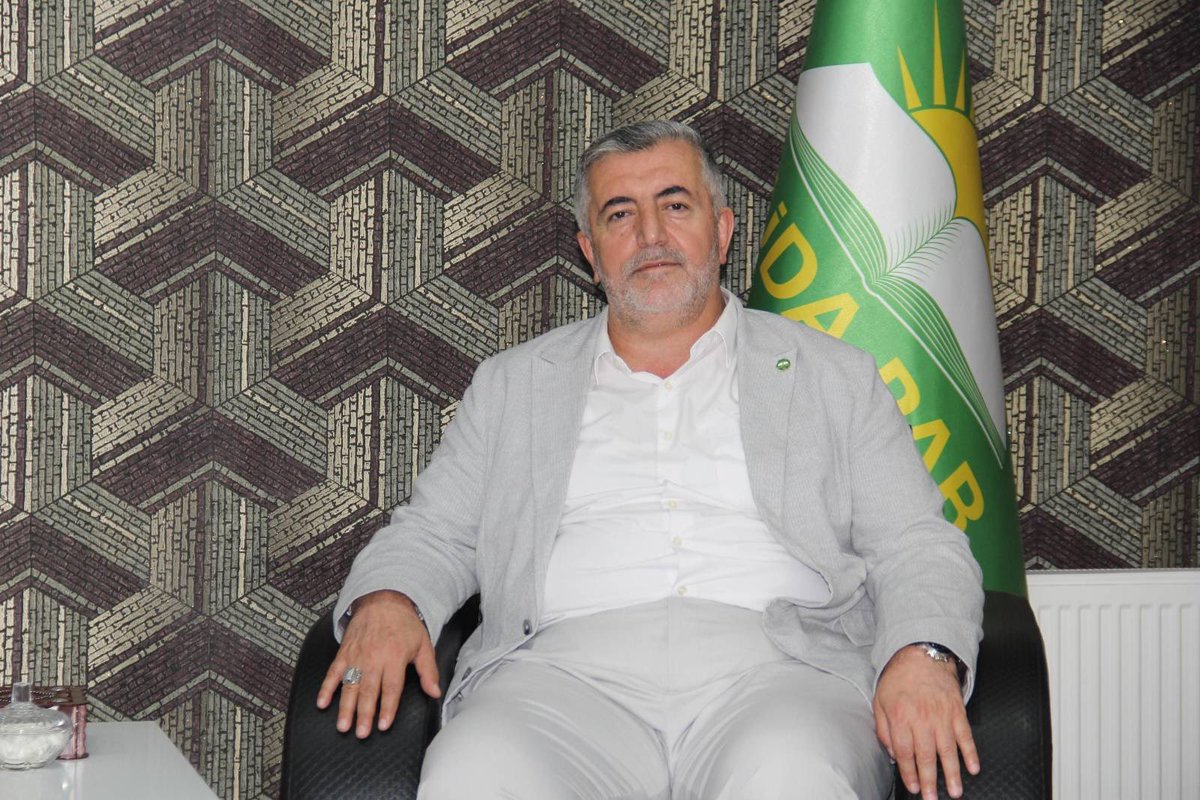 Kürdistan Bizutnava İslami Merkez Yönetim Kurulu üyelerinden Kemal Taha Ahmet ve Sa'd Abdullah Heme Ali, İl Başkanımız Zeynul Abidin Gülsever'i Diyarbakır İl Başkanlığımızda ziyaret etti.

Ziyarette Kürdistan Bölgesi temsilcimiz Abdussamed Yalçın da hazır bulundu.