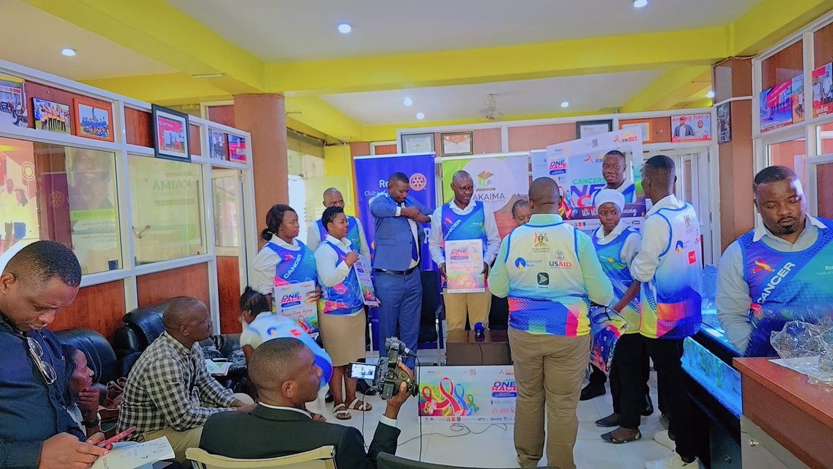 UgRotaryCancerP's tweet image. .@BakaimaGroup joins #CancerRunUg25 in the fight against cancer with a generous purchase of 150 kits worth of 4.500.000Ugx (Four Million Five hundred thousand Uganda Shillings ) ,100 bags of cement &amp;amp; land title for lucky winner at ruffle aimed at raising cancer awareness and the…