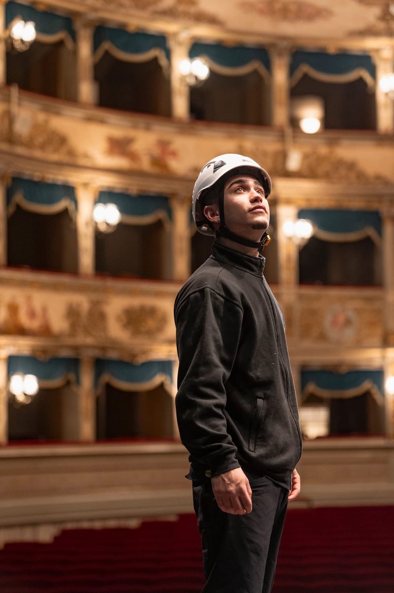 #avvisopubblico
Cercasi CAPOMACCHINISTA TEATRALE presso la Fondazione Ravenna Manifestazioni. (scadenza sabato 31 luglio 2025 entro le ore 18) 
Qui tutti i dettagli👇
teatroalighieri.org/capo-macchinis…
ph Emma Graziani