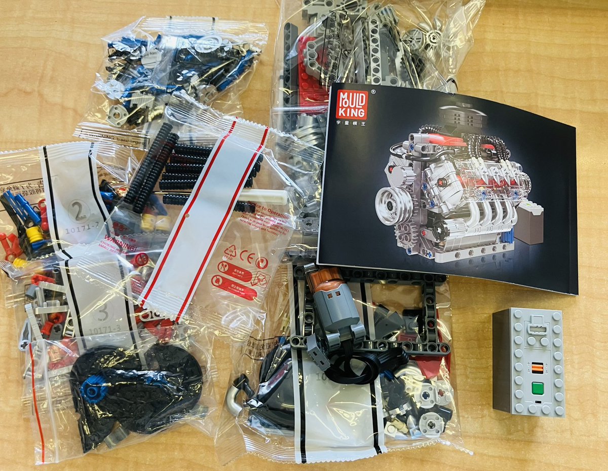 hyperwepon's tweet photo. 中国製のレゴ互換ブロックによるシボレーLSX454V8エンジン。
487ピースに電源、モーターまで入って2777円とかぶっ飛んだ値段。
他にV12の方も買ってみたけどこっちは何のエンジンですかね。
シリーズもかなり出てるので、ホンダV8っぽいやつとかも買うことにしてみました https://t.co/ik2FGlSltY