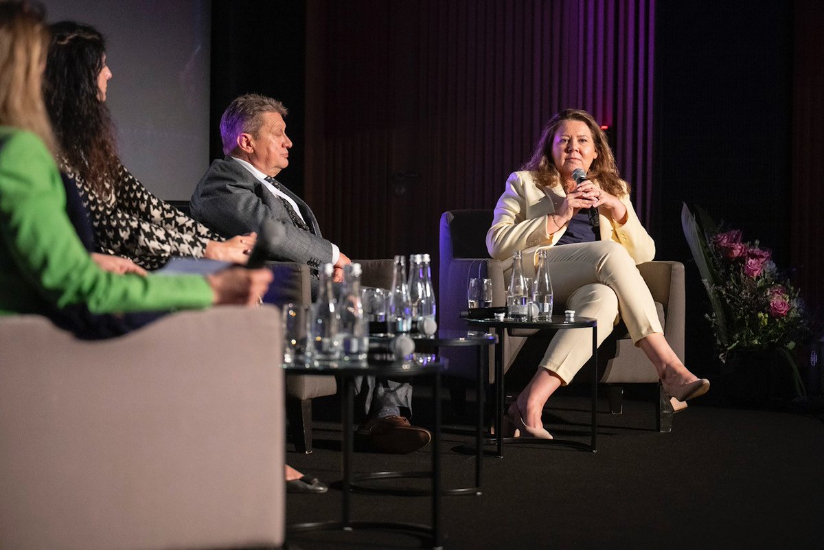 EXATEL (@exatel_pl) on Twitter photo Magdalena Gaj, Prezes #EXATEL podczas debaty „Inwestycje infrastrukturalne z dywidendą odporności” na #ForumBezpieczeństwa2025.
Dziękujemy gen. Janowi Rajchelowi <a href="/RARS_GOV_PL/">Rządowa Agencja Rezerw Strategicznych 🇵🇱</a>, Woj. Annie Żabskiej i Pawłowi Prasule, EIP Group za dyskusję.
<a href="/forumbezp/">Forum Bezpieczeństwa</a> <a href="/antifraudpl/">Stowarzyszenie AntiFraud</a> <a href="/FundacjaMISO/">MISO</a> Magdalena Gaj, Prezes #EXATEL podczas debaty „Inwestycje infrastrukturalne z dywidendą odporności” na #ForumBezpieczeństwa2025.
Dziękujemy gen. Janowi Rajchelowi <a href="/RARS_GOV_PL/">Rządowa Agencja Rezerw Strategicznych 🇵🇱</a>, Woj. Annie Żabskiej i Pawłowi Prasule, EIP Group za dyskusję.
<a href="/forumbezp/">Forum Bezpieczeństwa</a> <a href="/antifraudpl/">Stowarzyszenie AntiFraud</a> <a href="/FundacjaMISO/">MISO</a>