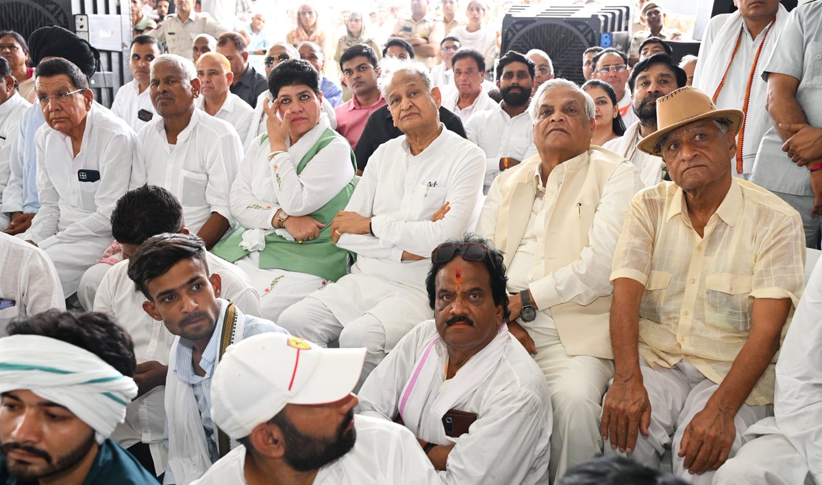 आज दौसा के राजेश पायलट पॉलिटेक्निक कॉलेज में पूर्व केन्द्रीय मंत्री स्व. श्री राजेश पायलट की 25वीं पुण्यतिथि पर आयोजित प्रार्थना सभा में शामिल होकर श्रद्धांजलि अर्पित की।