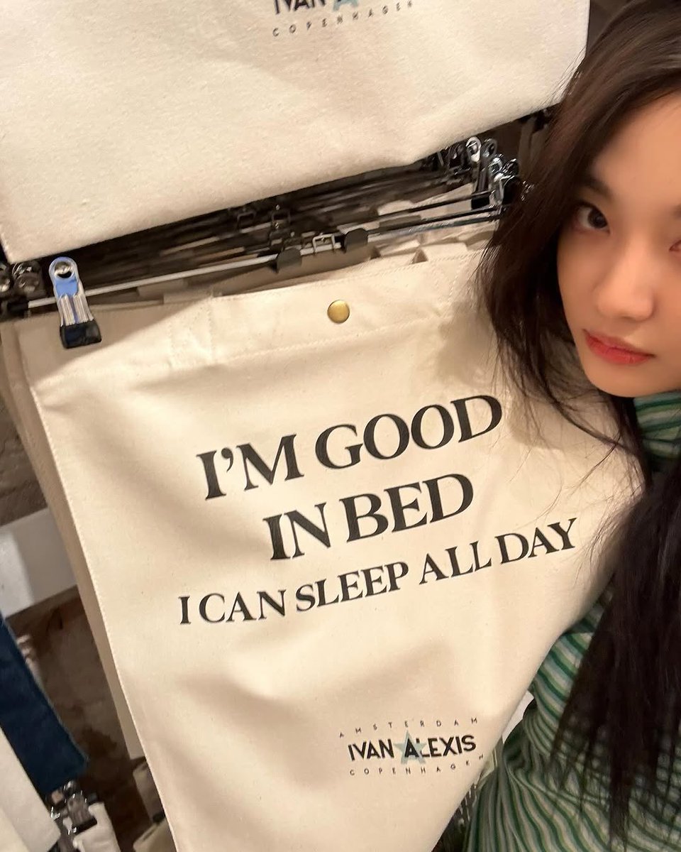 닝! tweet media