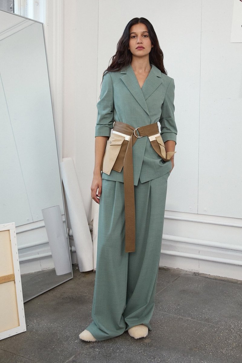 kendam_com's tweet photo. Tanya Taylor Resort 2026 collection lookbook (29 outfits) https://t.co/T9BA6sVBcB
#TanyaTaylor #Resort2026 #RE26 #Lookbooks #NewYork #Kendam https://t.co/4DcnVhuk2t