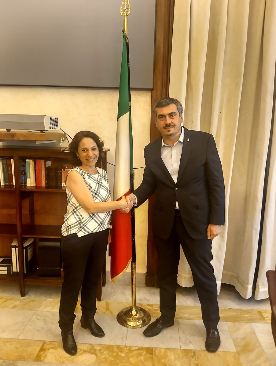 Israele in Italia 🎗️ (@israelinitaly) on Twitter photo 🇮🇱🤝🇮🇹 La Dott.ssa Hamutal Rogel-Fuchs <a href="/HamutalRogel/">Hamutal Rogel</a>, Direttrice per l’Europa meridionale del MAE israeliano, ha incontrato oggi alla Camera a <a href="/Montecitorio/">Camera dei deputati</a> l’On. Paolo Formentini (<a href="/LegaSalvini/">Lega - Salvini Premier</a>) per discutere del corridoio #IMEC, delle sfide e delle opportunità nella regione del 🇮🇱🤝🇮🇹 La Dott.ssa Hamutal Rogel-Fuchs <a href="/HamutalRogel/">Hamutal Rogel</a>, Direttrice per l’Europa meridionale del MAE israeliano, ha incontrato oggi alla Camera a <a href="/Montecitorio/">Camera dei deputati</a> l’On. Paolo Formentini (<a href="/LegaSalvini/">Lega - Salvini Premier</a>) per discutere del corridoio #IMEC, delle sfide e delle opportunità nella regione del