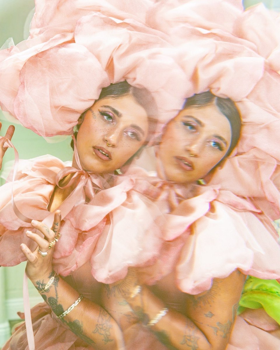 Sierraferrel's tweet photo. No one really noses 👃🏽🧠 the secret life of roses 🌹 Diggin' my stems into the dirt for a beat. It's good to be home 🏠 🐾🪴

Ramblin' Rose goodies on the site friends, festi fanny's drop Friday 📍 get 'em while they hot 🔥🥞 https://t.co/4mOk4x2Opn