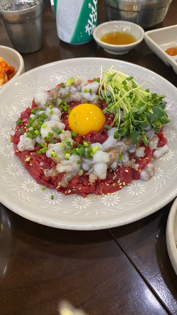 tag_etoile's tweet photo. 📍부촌육회
ソウル特別市 鍾路区 鍾路四街 165-11

ミシュランにも掲載されてるプチョンユッケ🥩🌱
広蔵市場にある本店は結構人並んでた！
韓国海苔貰えるんだけど、それに包んで食べるユッケがちうまくて、全人類に食べて欲しい😻
ユッケビビンバは₩10,000でこのボリュームまじで安いです‼️‼️‼️ https://t.co/cb3VPiNljB