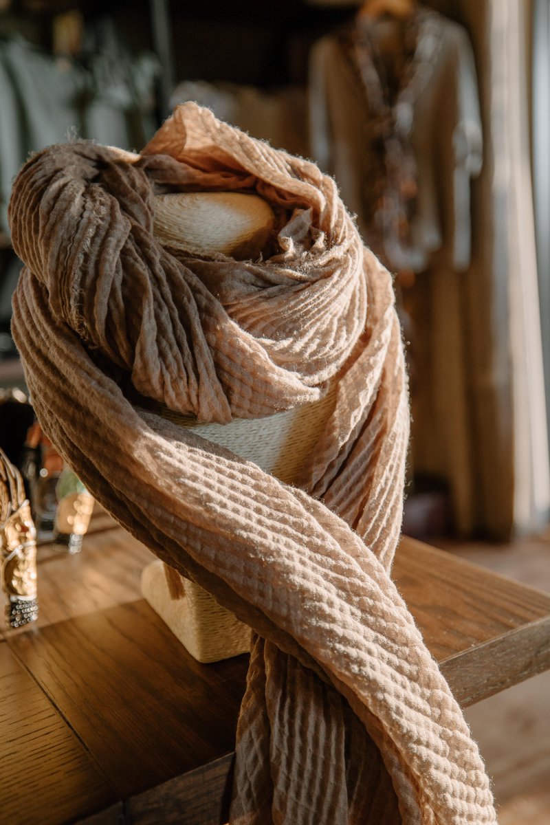 Naankuse's tweet photo. Uncover timeless treasures at TimBila Safari Lodge by N/a’an ku sê – a luxury mountainside retreat where elegant souvenirs and thoughtful gifts await, perfect for treating yourself or bringing joy to those back home. #TimBila #SafariLodge https://t.co/ylPFGoZLJq